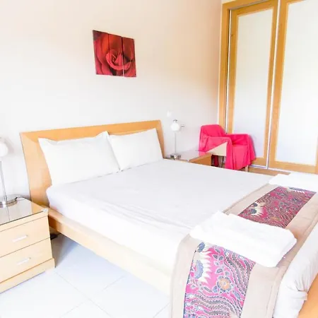 #141 Quinta Da Barracuda C02 Flat By Holidays Apartment *
