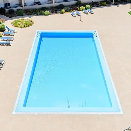 #141 Quinta Da Barracuda C02 Flat By Holidays Apartment *